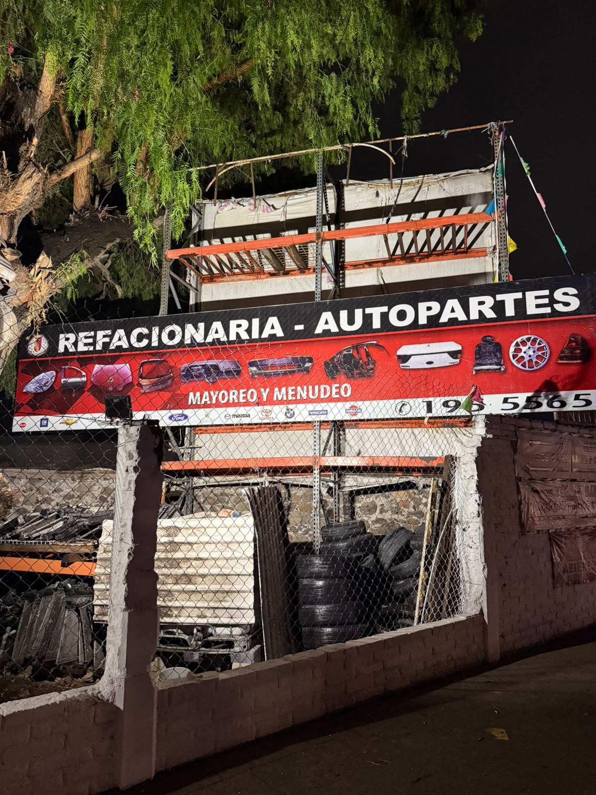 Fachada de Autopartes Illoldi — sucursal El Pueblito